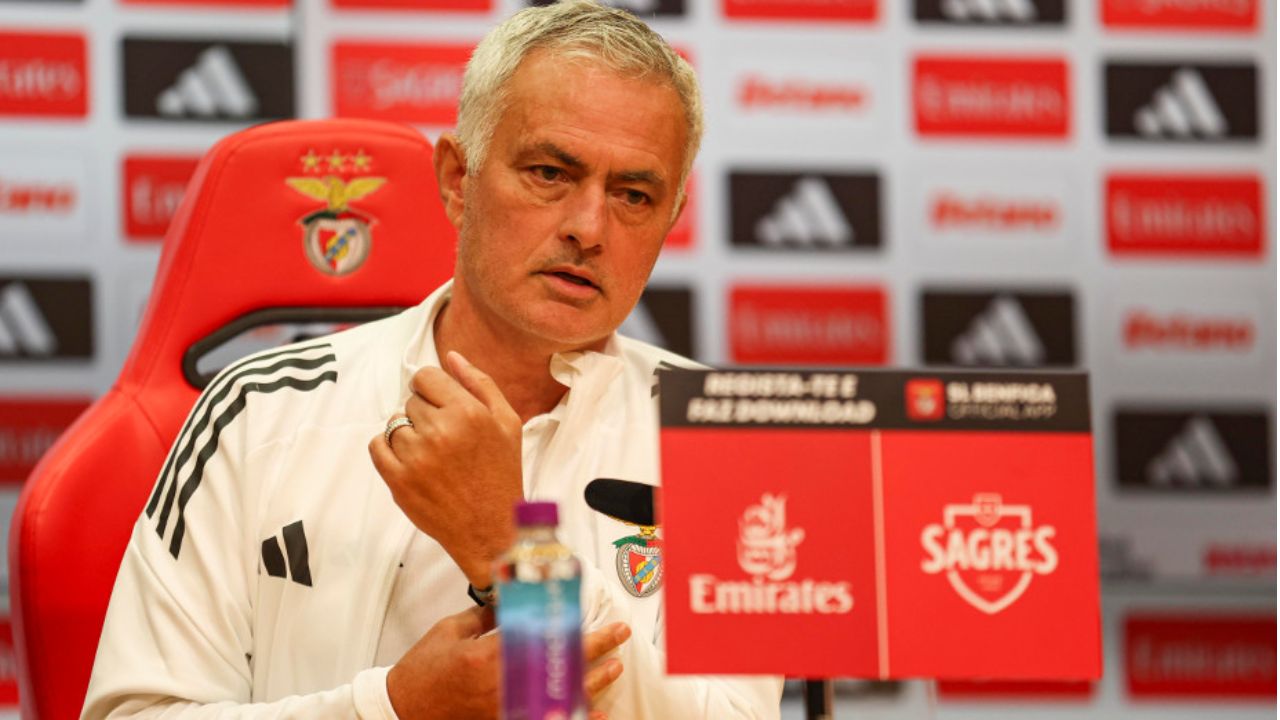 Real Madrid recibe mensaje de Mourinho en pleno clásico vs Barcelona