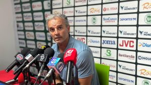 Pablo Lavallén se motiva con triunfo de Marathón y se limita a hablar del arbitraje