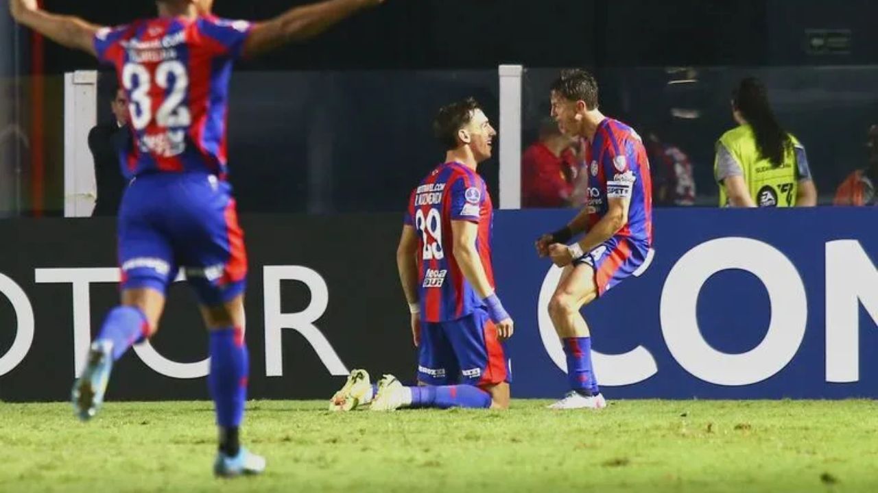 Rodrigo Auzmendi rescata a San Lorenzo con un golazo agónico ante el Santos de Neymar