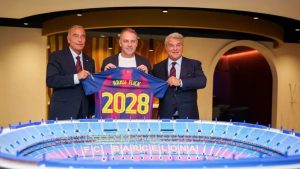 Hansi Flick renueva con el Barcelona y envía contundente mensaje de advertencia