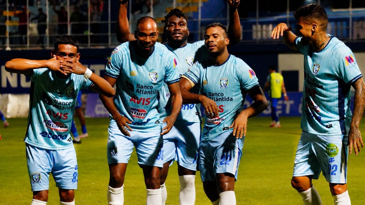William Moncada anuncia su retiro del fútbol profesional para seguir su carrera policial