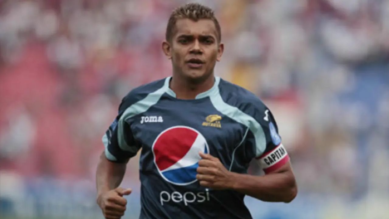 La reacción de Amado Guevara tras la dedicatoria de la Copa 20 del Motagua