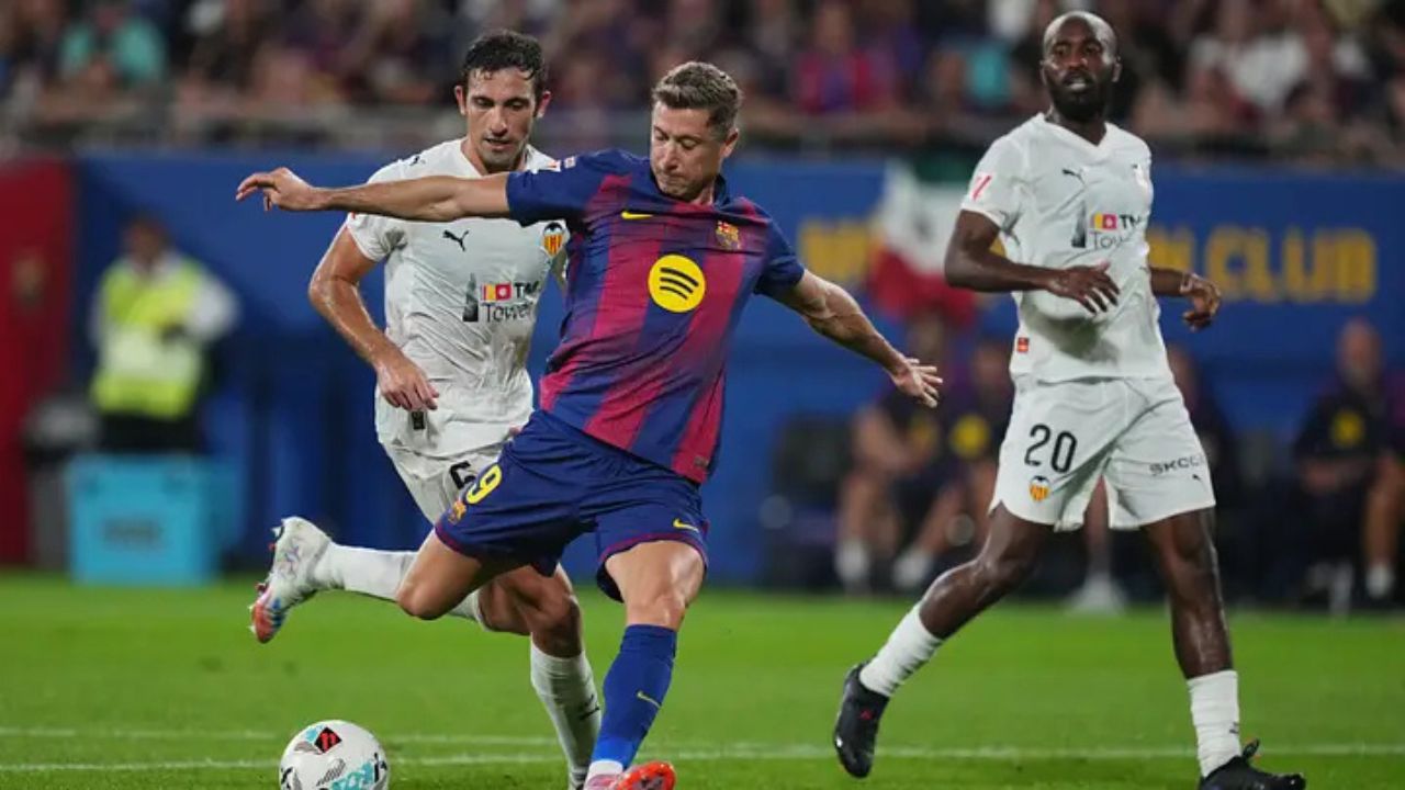 Valencia vs Barcelona: ¿A qué hora juegan hoy y dónde ver?