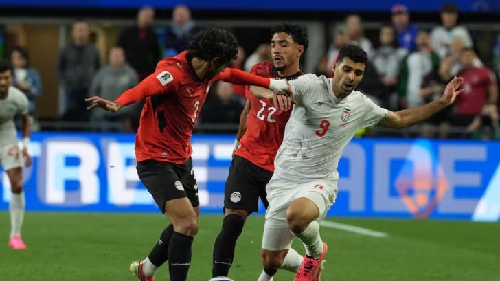 Egipto consigue dramático empate ante Irán para avanzar a dieciseisavos
