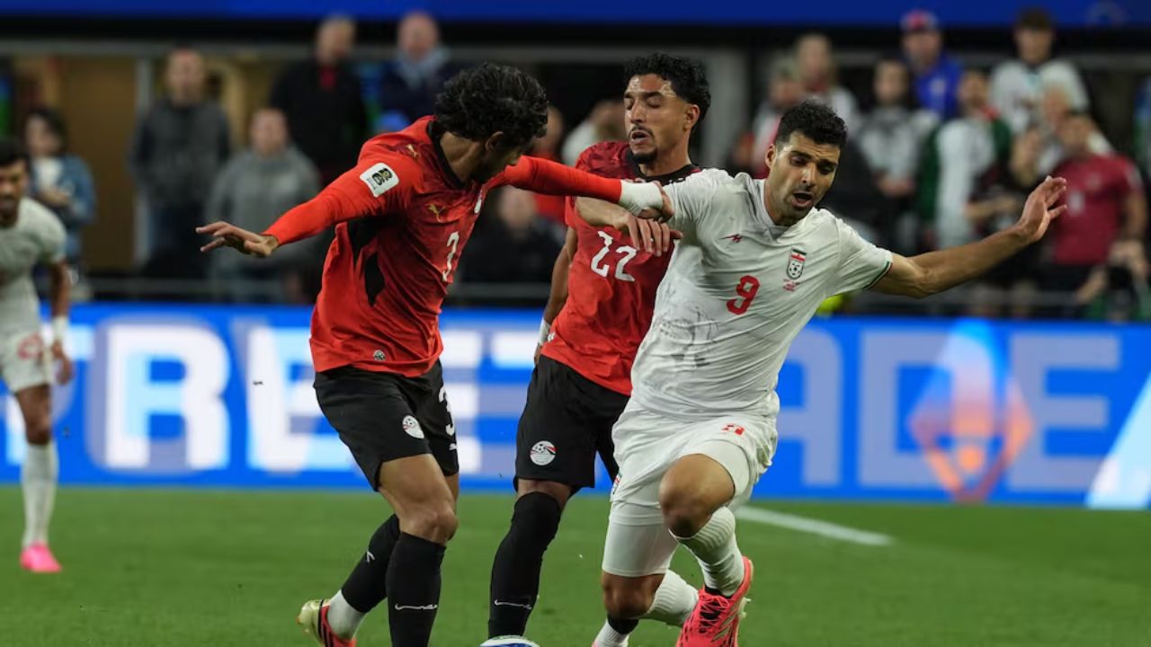 Egipto consigue dramático empate ante Irán para avanzar a dieciseisavos
