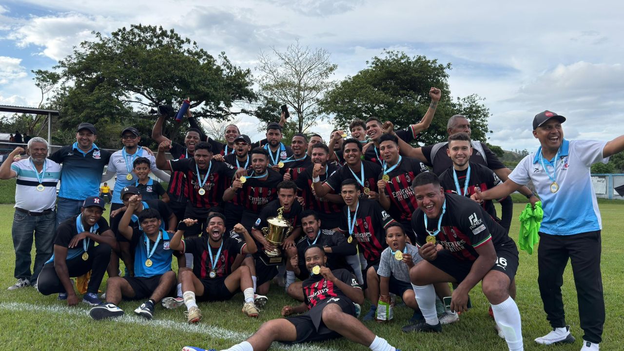 Jugador hondureño que fue capturado reaparece siendo campeón con su equipo