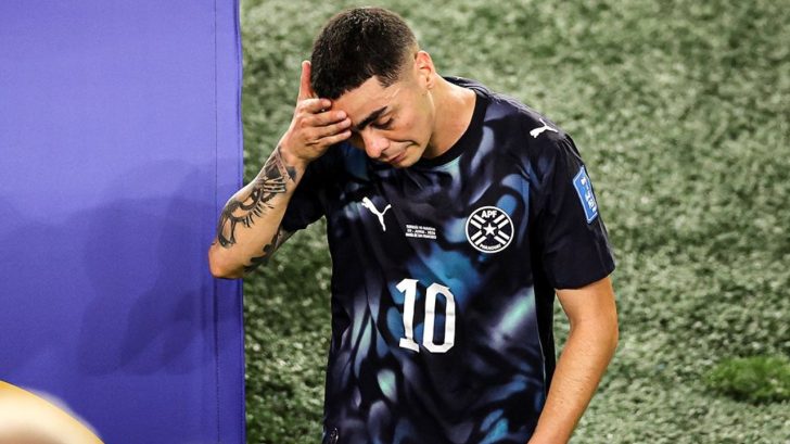 Miguel Almirón fue expulsado por hablar con la boca tapada en el Turquía vs Paraguay