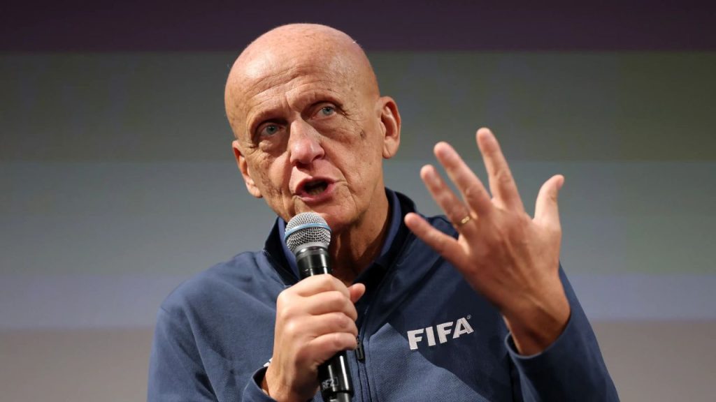 El jefe de los árbitros de la FIFA, el famoso Pierluigi Collina. Foto: Cortesía
