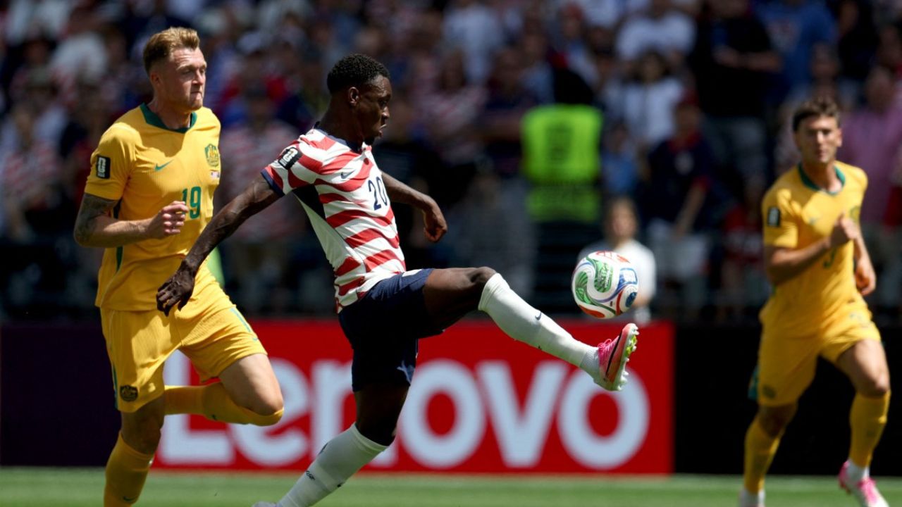 Estados Unidos derrota a Australia y asegura su puesto en la próxima ronda del Mundial