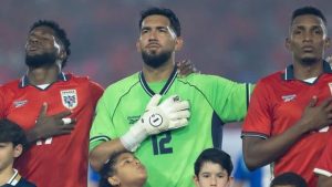 Imagen de César Samudio pide cambio en amistoso con Panamá y da susto a Marathón