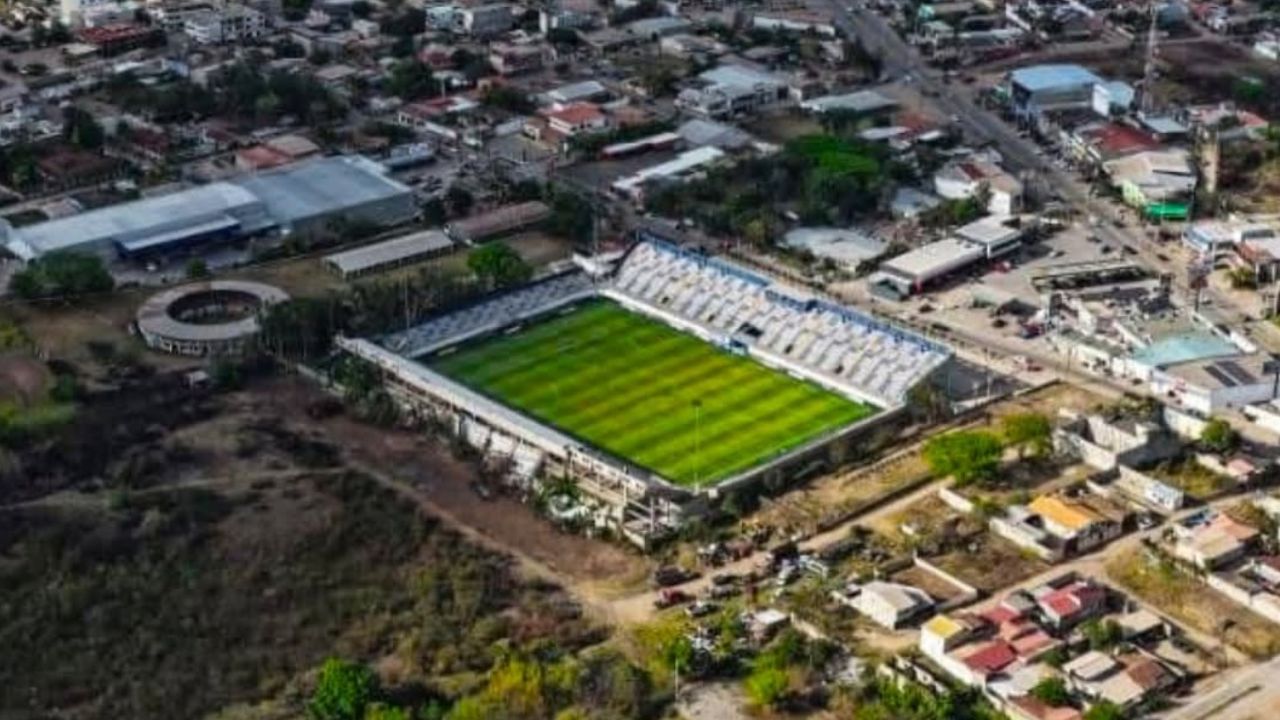 Condepor firma un convenio para la administración integral y mantenimiento de la cancha