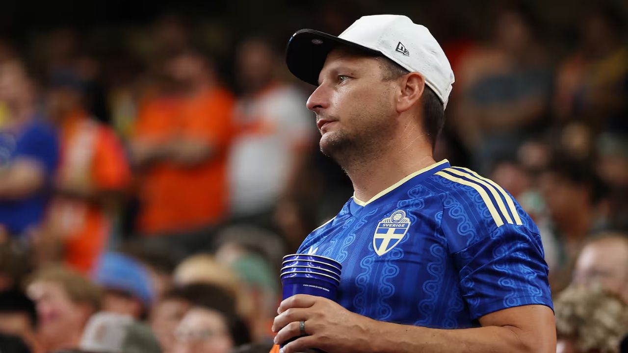 Fanáticos de Suecia quedan atrapados en el estadio tras goleada 5-1 ante Países Bajos