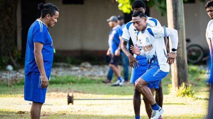 La drástica razón de FIFA por la que el Victoria de Carlos Espina quedó descartado