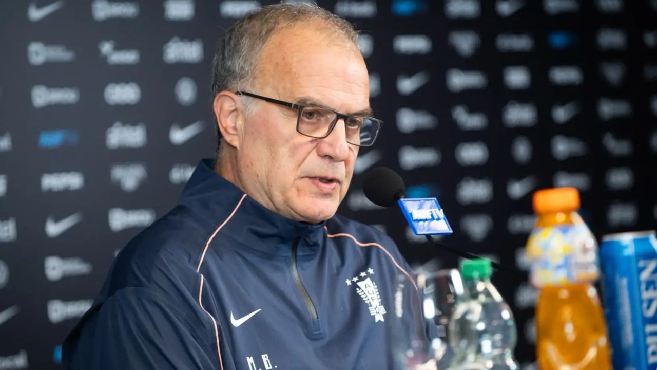 Marcelo Bielsa admite roces con el plantel uruguayo en el Mundial