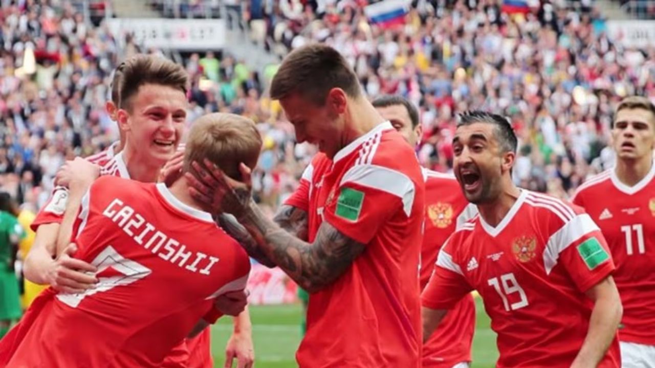 Rusia vuelve a una competencia internacional de la FIFA después de cuatro años de suspensión