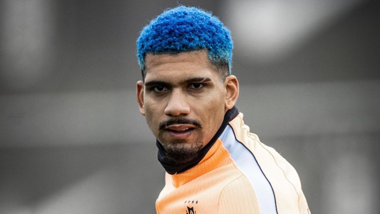 Ronald Araújo abandona concentración de Uruguay para tratarse lesión