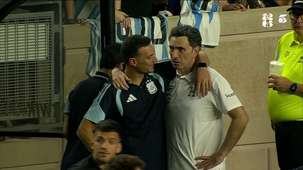 El gesto entre Lionel Scaloni y José Molina tras el Honduras vs Argentina