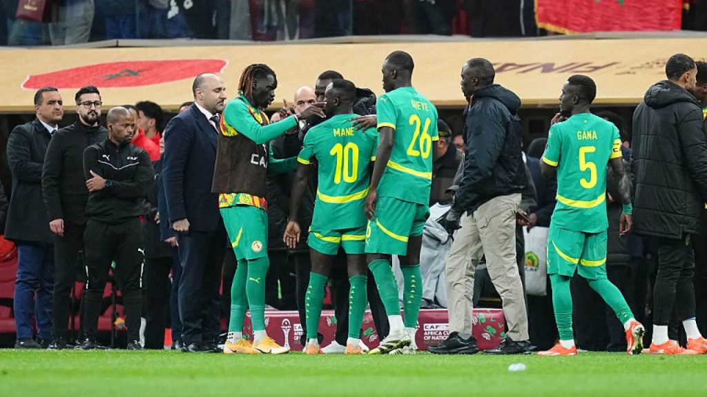 Selección de Senegal abandandonado la cancha durante la pasada final de la Copa Africana. Foto: Cortesía