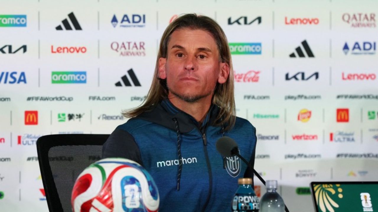 Técnico de Ecuador denuncia problema que sufrió previo a duelo ante México