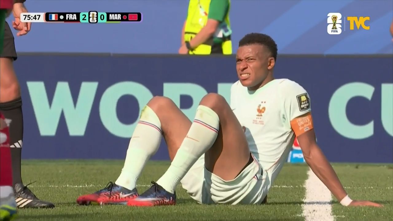 Mbappé abandona Francia vs Marruecos por lesión