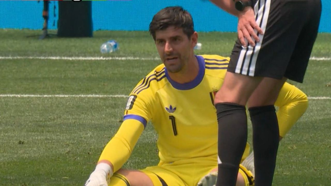 Courtois se retira lesionado ante España en los cuartos de final