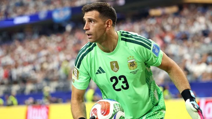 Dibu Martínez recibe inesperada noticia desde Inglaterra previo a semifinal
