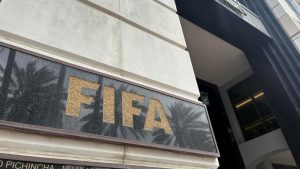 Imagen de Denuncian que empleados de FIFA fueron engañados con proyecto Infantino