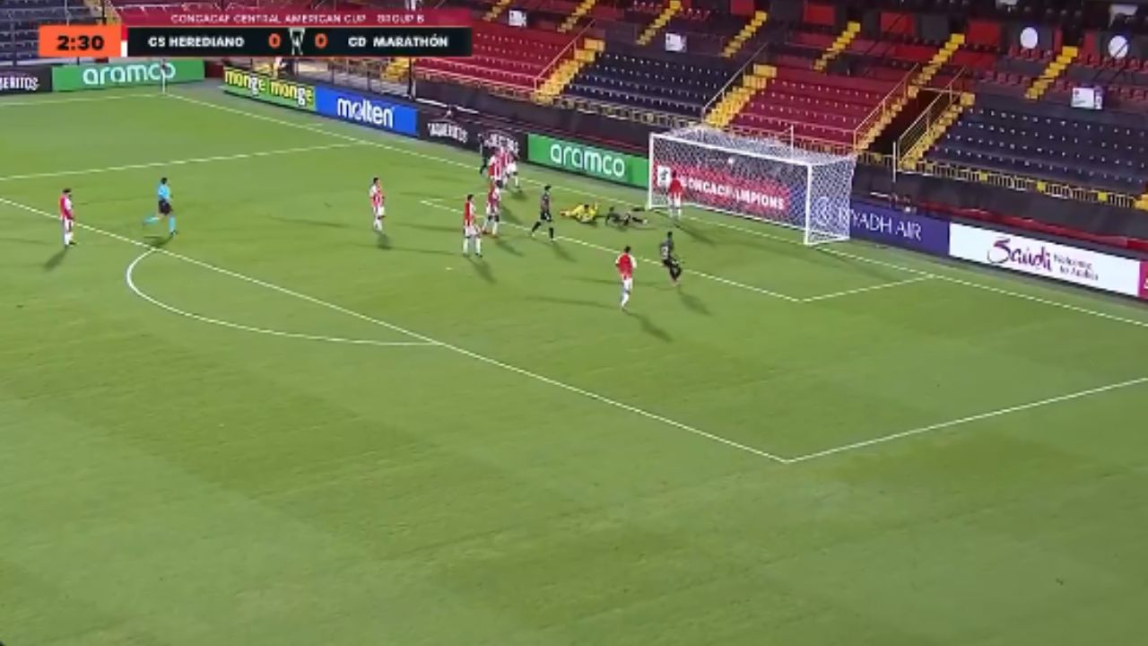 Así fue el gol que le anularon a Marathón en su juego vs Herediano