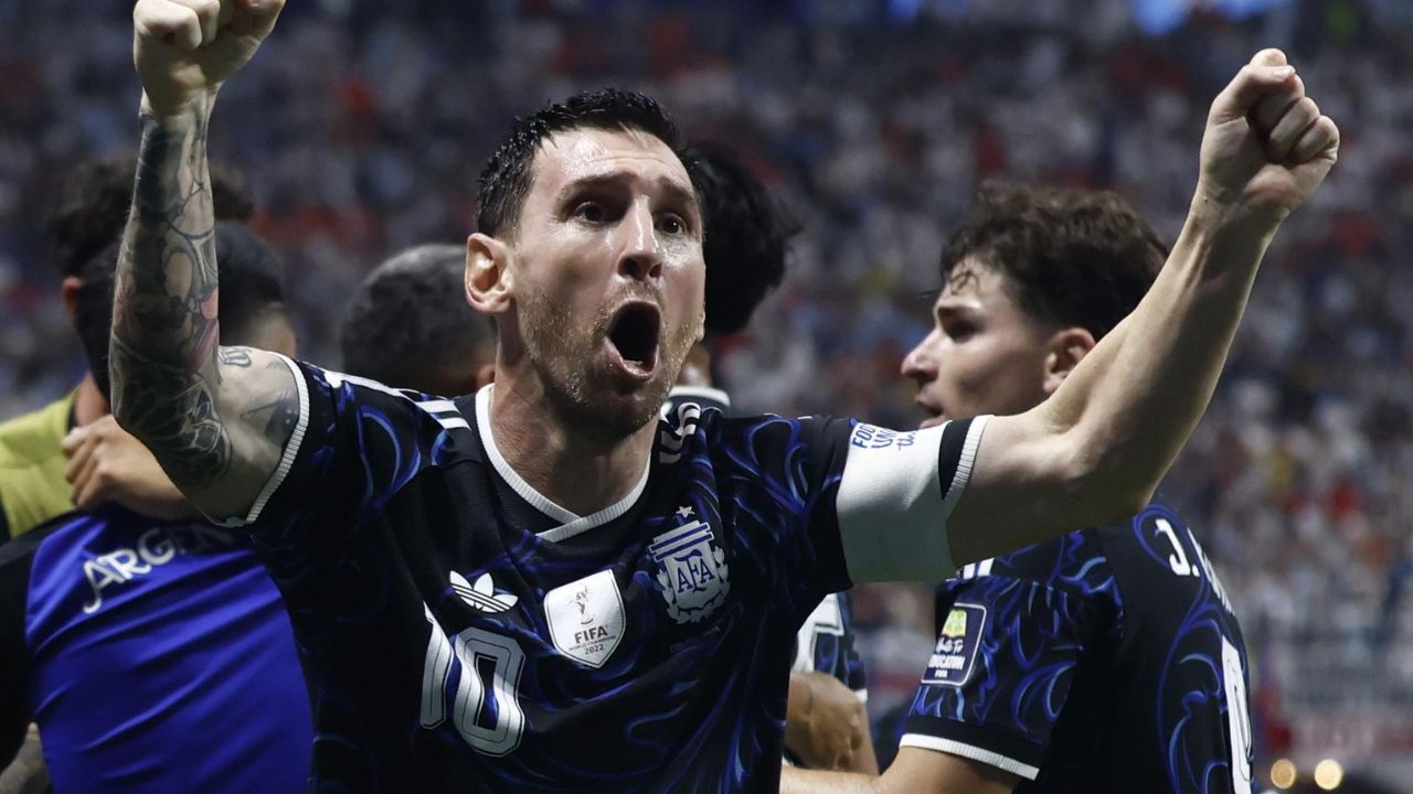 Argentina le remontó a Inglaterra y defenderá su título ante España en la final