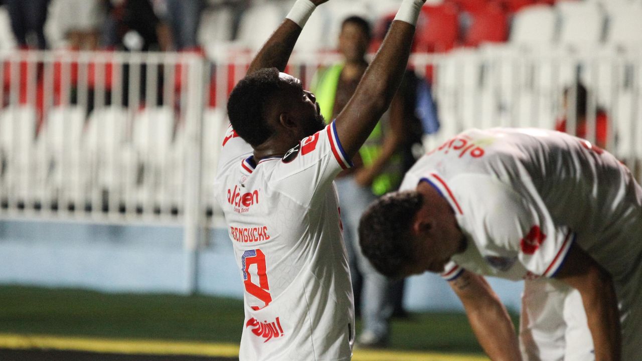Jorge Benguché anota el primer gol del Olimpia en Copa Centroamericana
