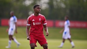 Liverpool toma irreversible decisión con Keyrol Figueroa en plena pretemporada
