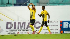 Real España inicio con todo el torneo con goleada sobre Platense