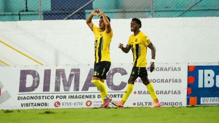 Real España inicio con todo el torneo con goleada sobre Platense