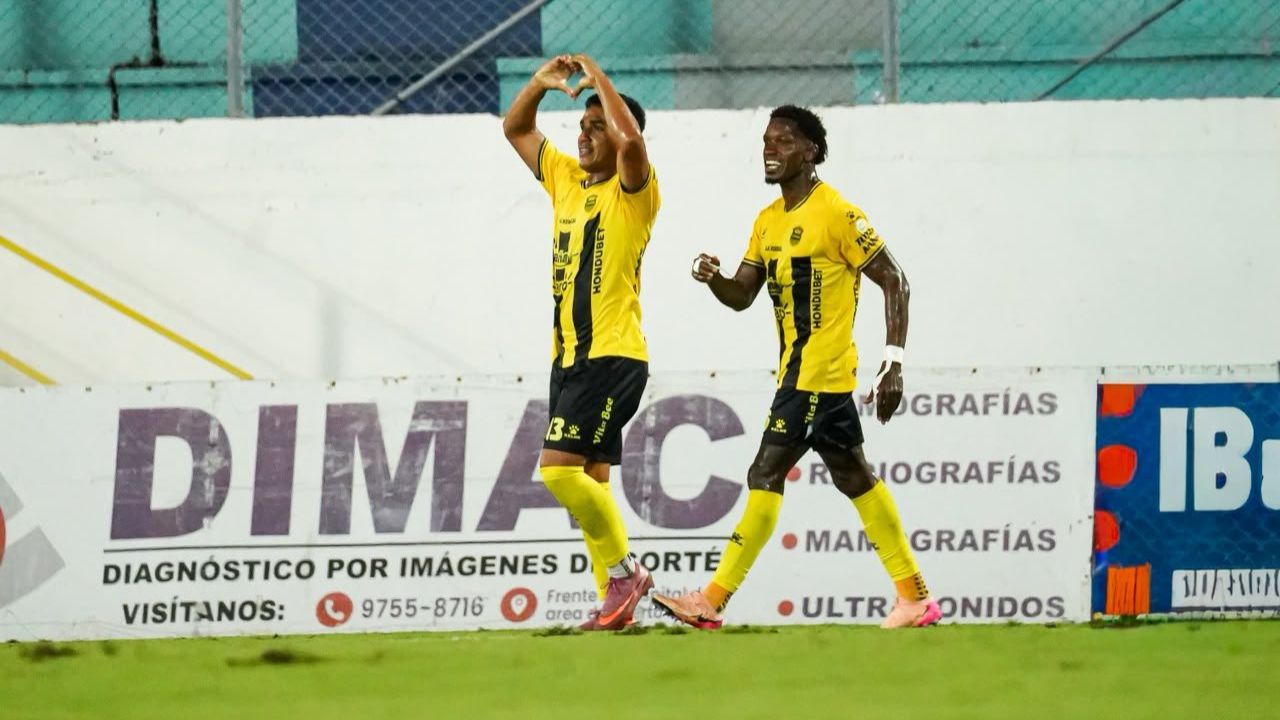 Real España inicio con todo el torneo con goleada sobre Platense