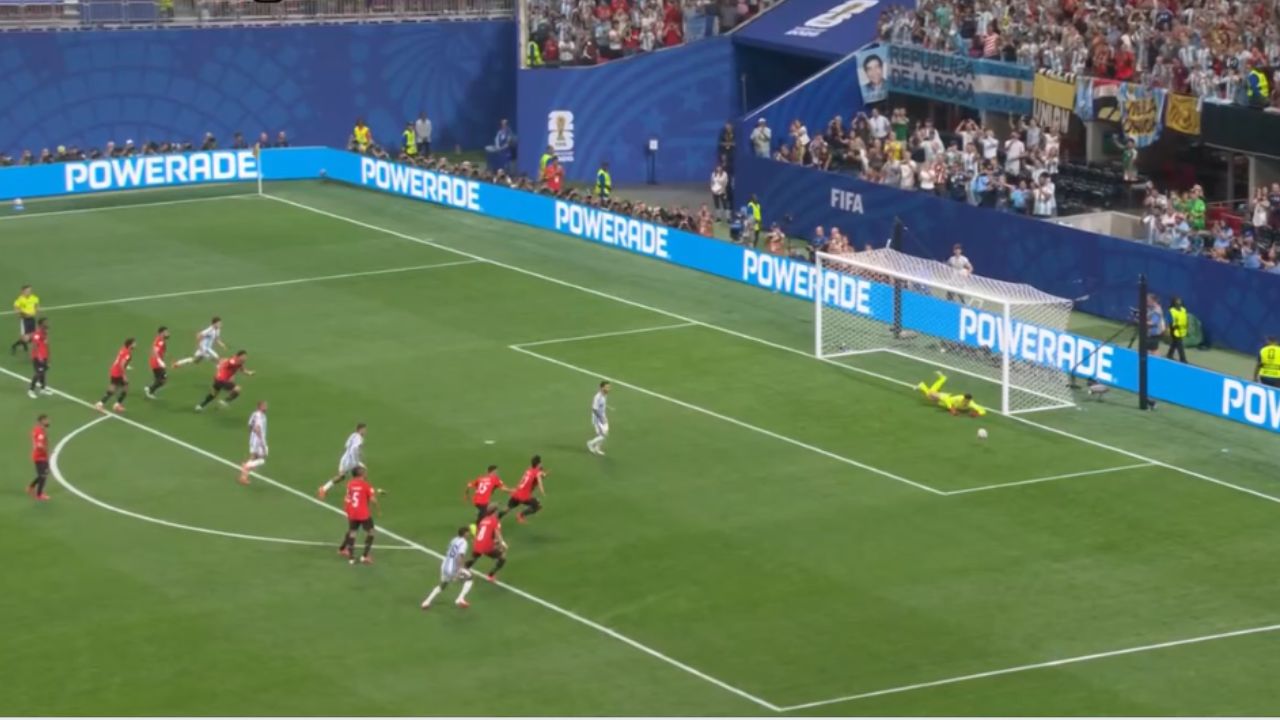 Así fue el penal fallado de Messi ante Egipto en 8avos de final