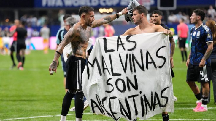 FIFA abre expediente a Argentina por celebrar con mensajes políticos
