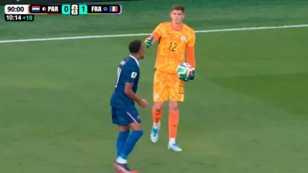 El polémico gesto de Kylian Mbappé contra el portero de Paraguay tras el final del partido