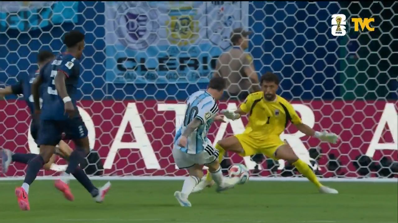 Vozinha silencia estadio Miami con monumental atajada a Messi
