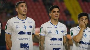 Jugador del Cartaginés sufrió grave lesión en partido contra Motagua