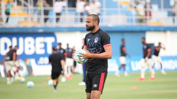 Edrick Menjívar es invitado a jugar en otro equipo de la Liga Nacional