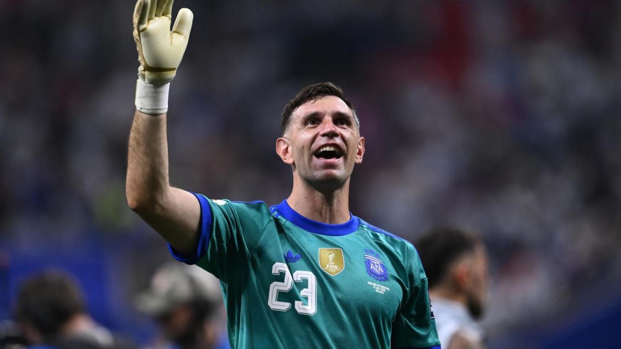 Chelsea estaría en negociaciones para firmar a Emiliano Martínez