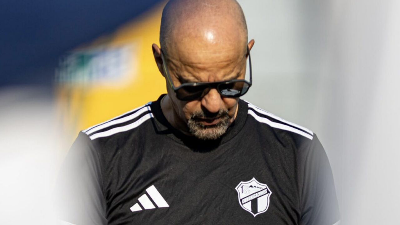 Fantasma Figueroa deja de ser el técnico del Comunicaciones