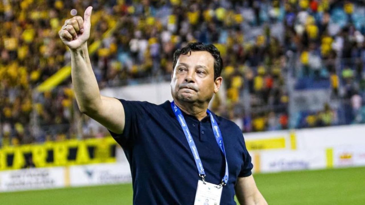 Jeaustin Campos viajó a Costa Rica para solventar tema personal