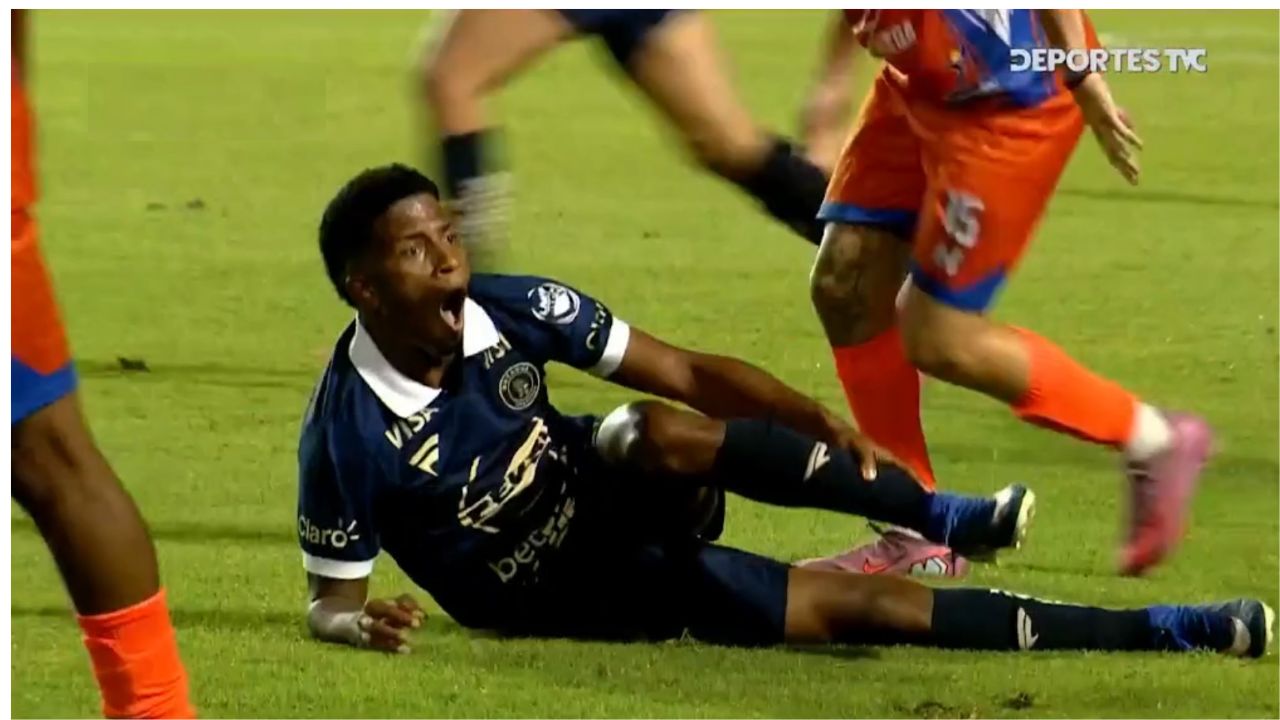 Jorge Serrano sufre dolorosa lesión en partido vs Lobos UPNFM