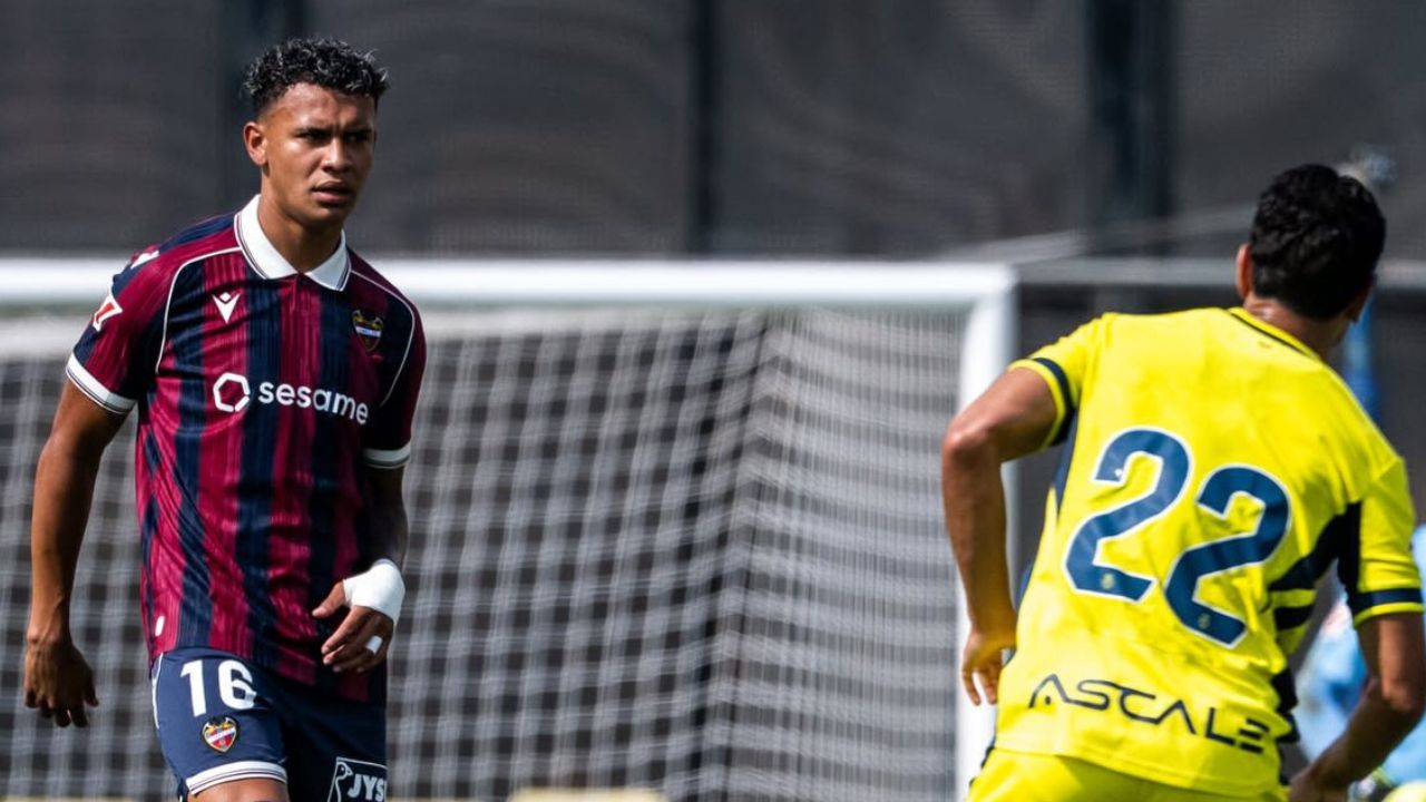 Levante toma decisión con Kervin Arriaga en medio de rumores de salida
