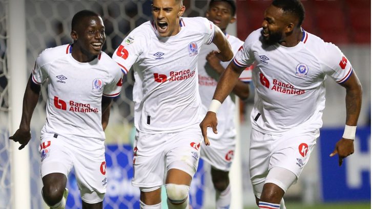 Olimpia vuelve a ganarle un clásico al Motagua y es más líder que nunca