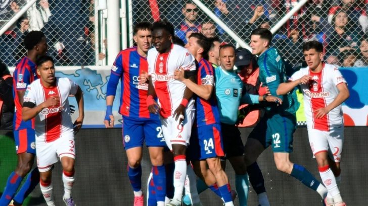 Rodrigo Auzmendi y jugadores de San Lorenzo se encaran con Jordy Caicedo