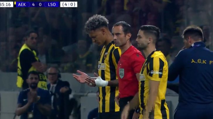 Así reaccionó la afición del AEK tras el debut de Kervin Arriaga en Champions League