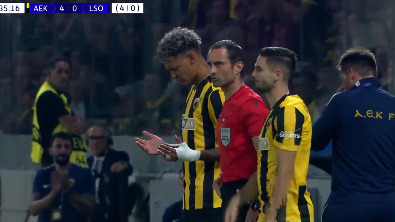 Así reaccionó la afición del AEK tras el debut de Kervin Arriaga en Champions League