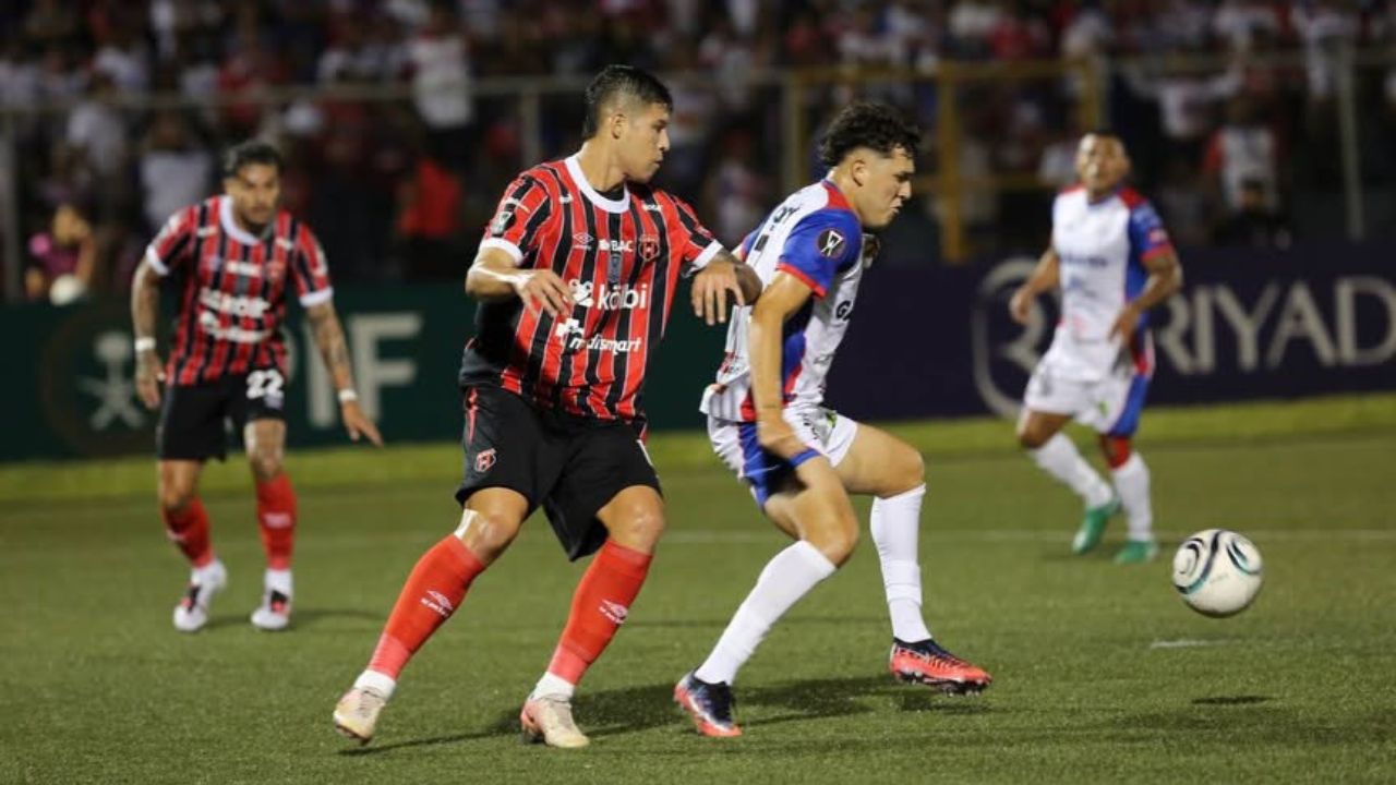 Alajuelense pierde ante Firpo y se complica el tetracampeonato en Copa Centroamericana